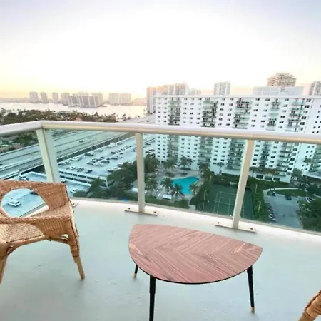 Zen Vacation Rentals Modern Penthouse Across Ocean Miami Beach Exterior photo